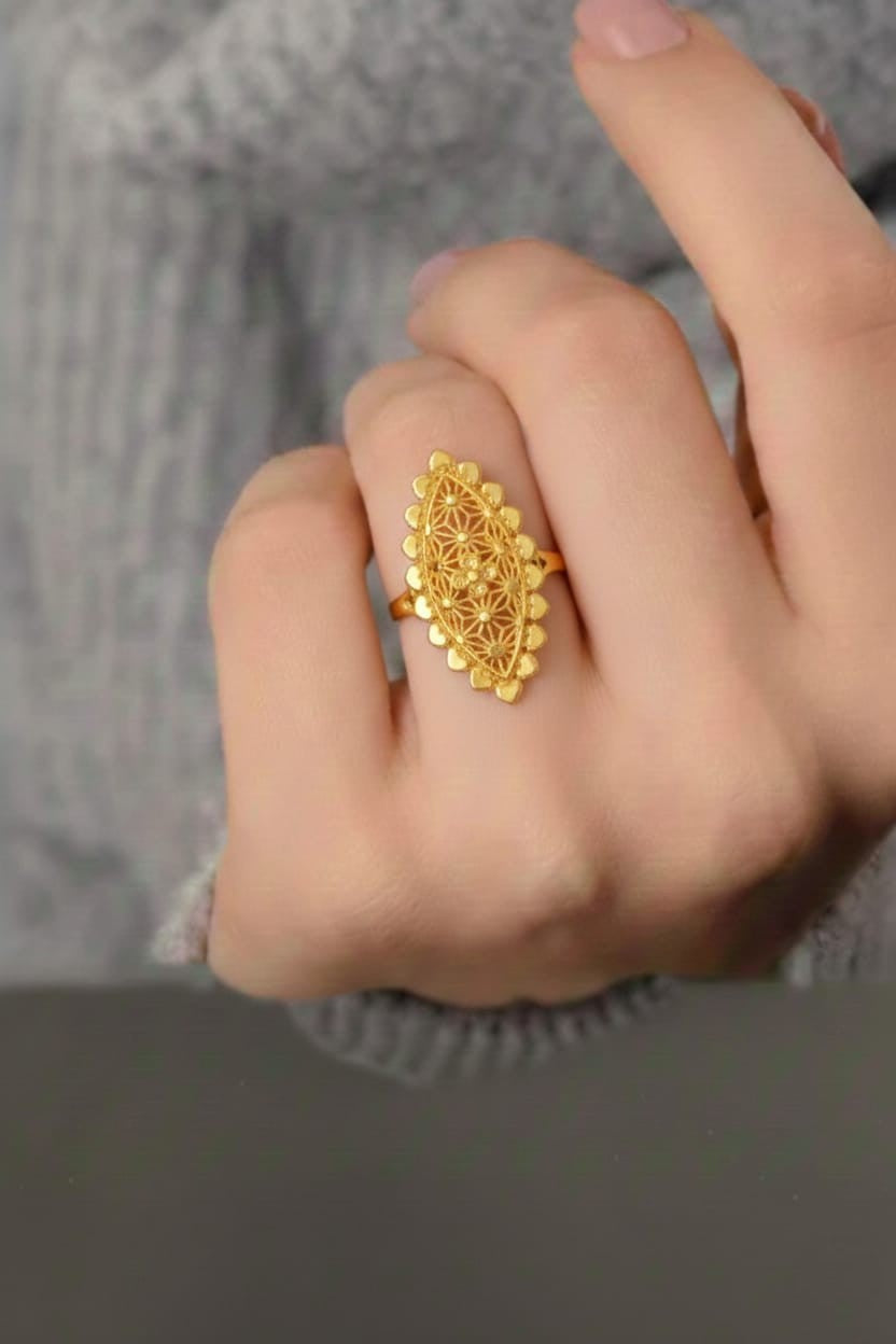 Elura Trendy Flower Ring For Women
