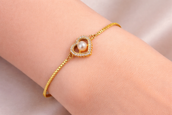 Elura Heart Pearl Bracelet