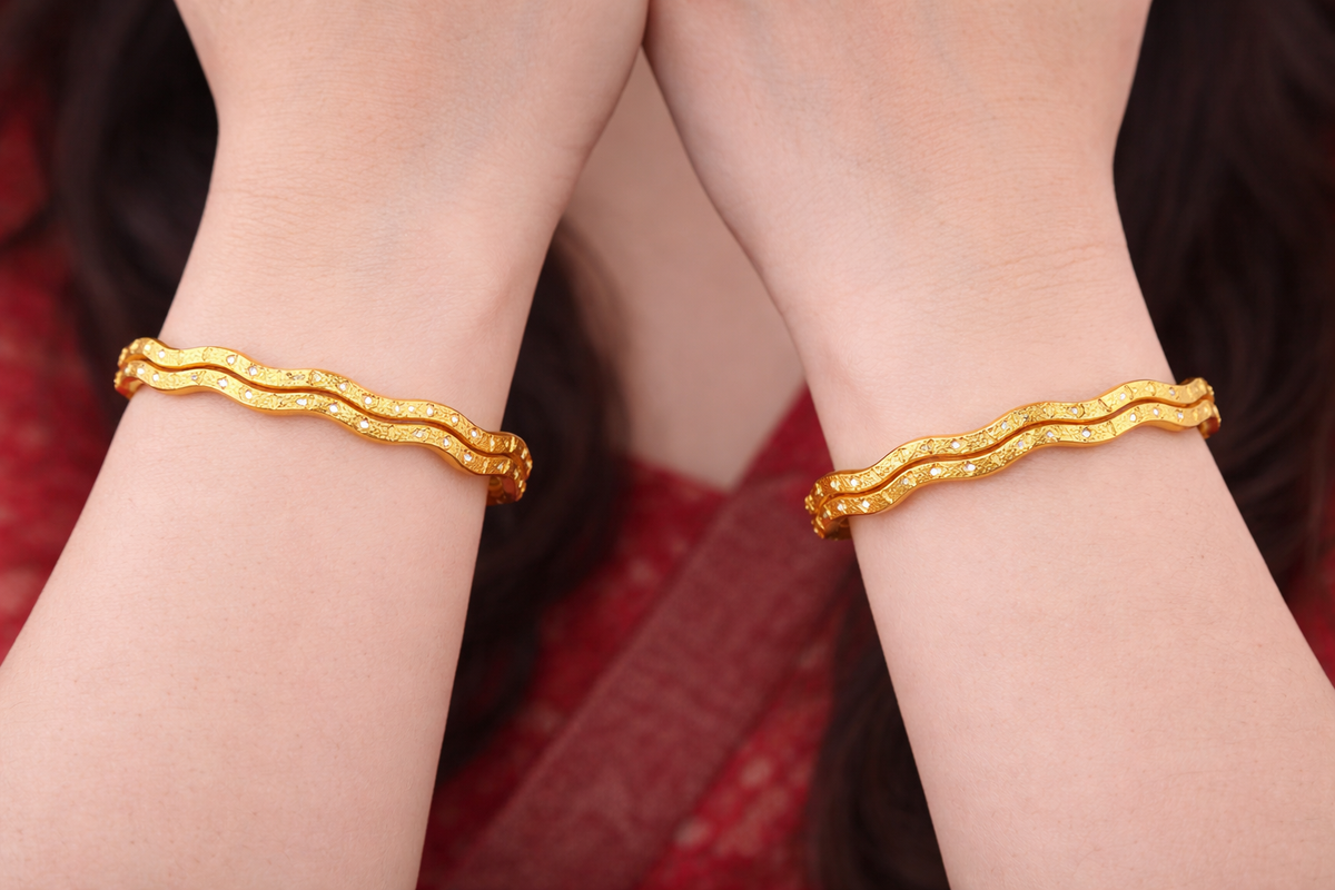 Elura Wave Design Bangles for Women Set of 4