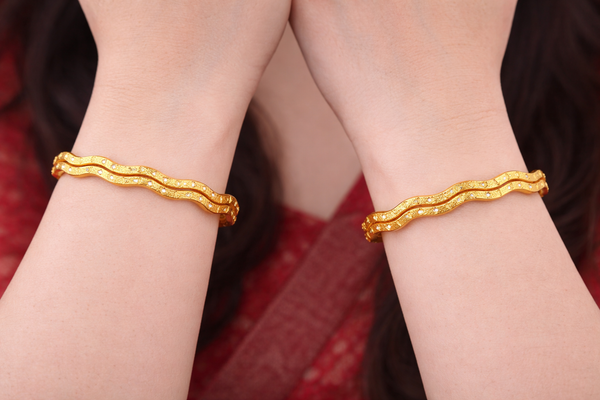 Elura Wave Design Bangles for Women Set of 4