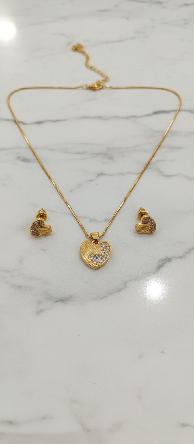 Elura Heart Pendant Necklace Set for Women