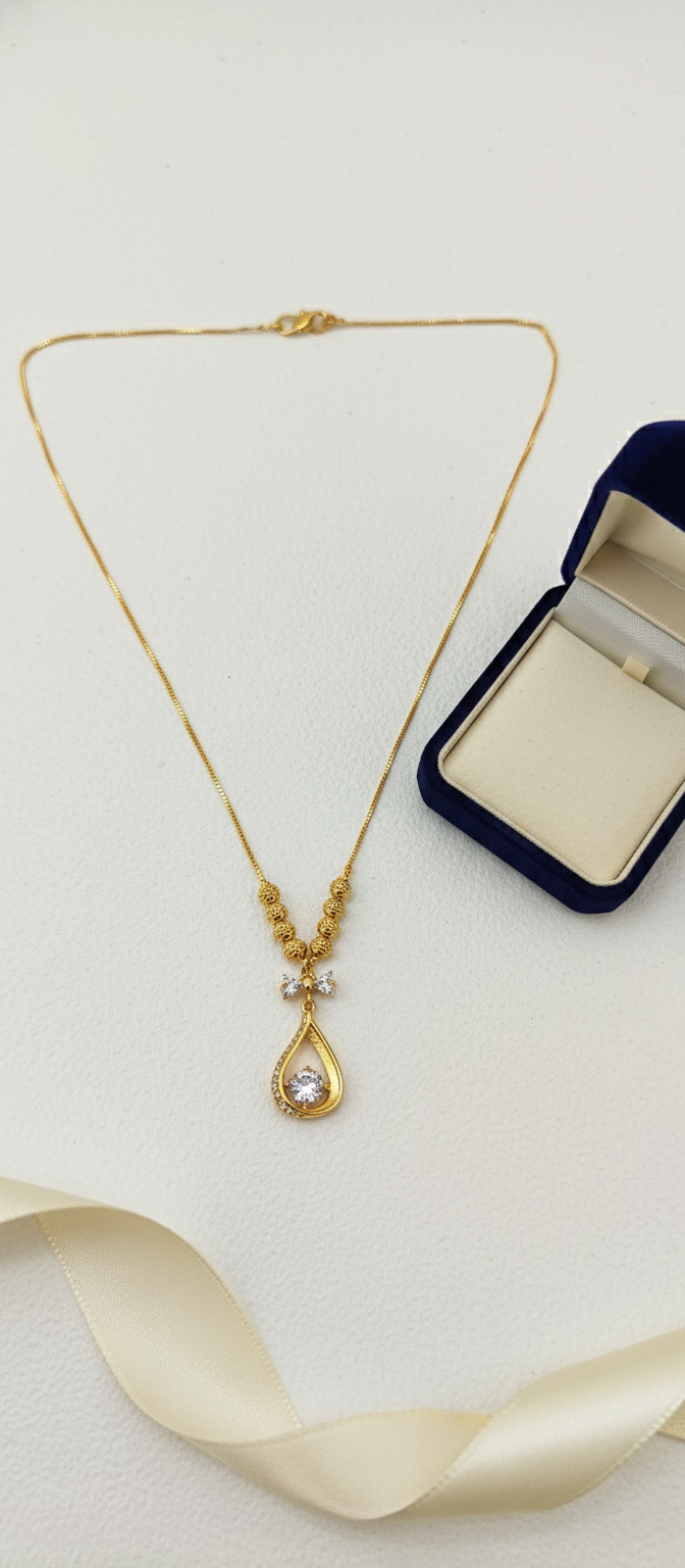 Elura Teardrop Pendant Necklace for Women