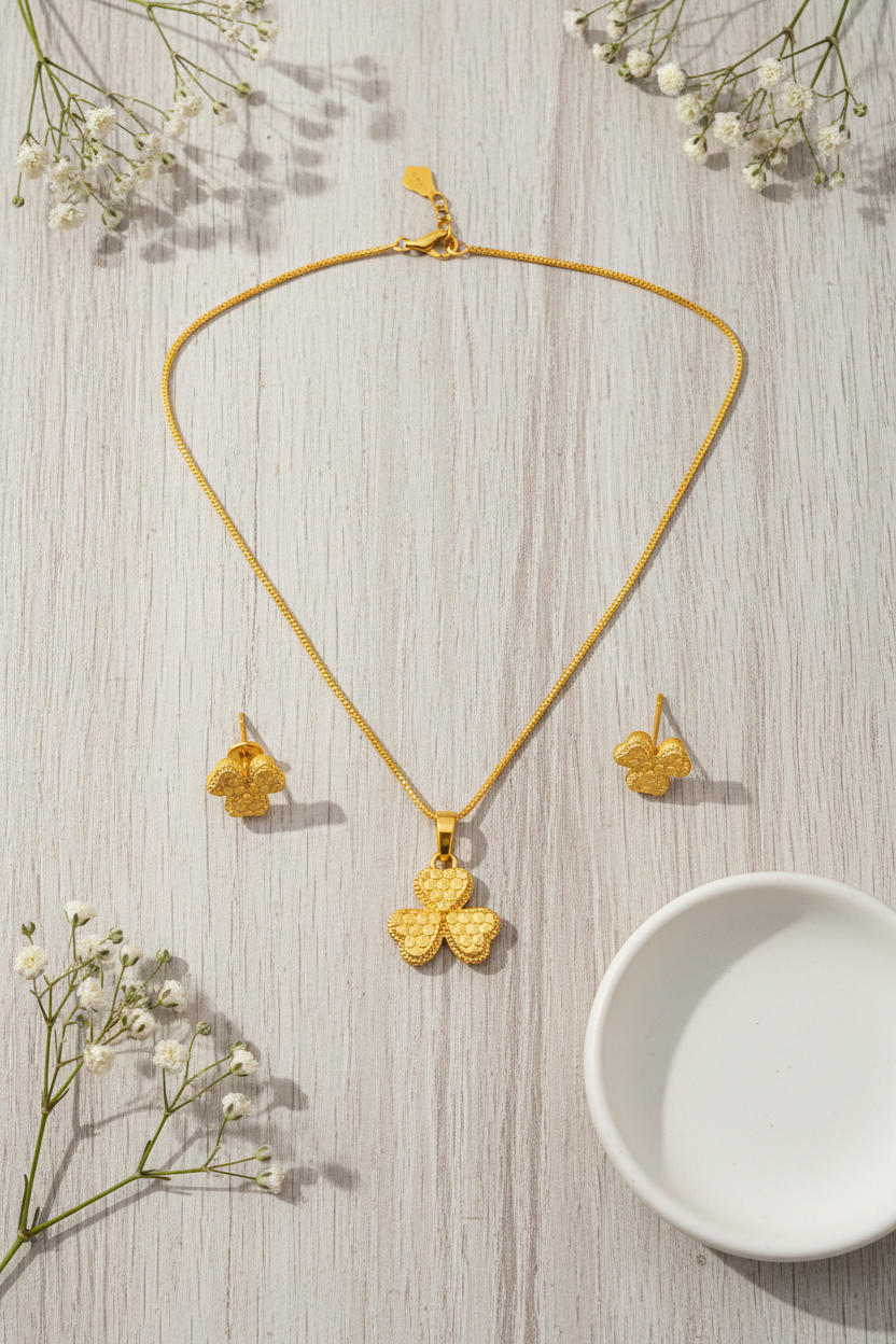 Elura Clover Pendant Necklace Set for Women