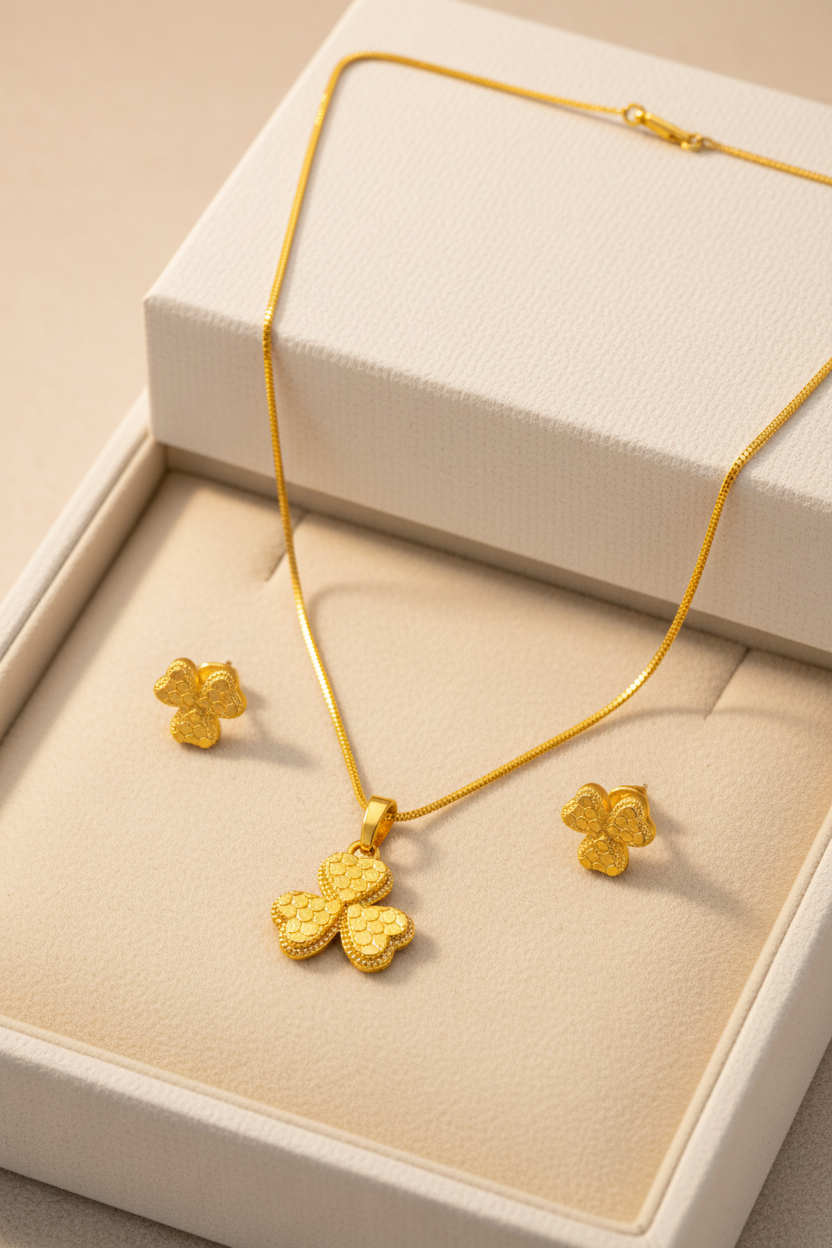 Elura Clover Pendant Necklace Set for Women