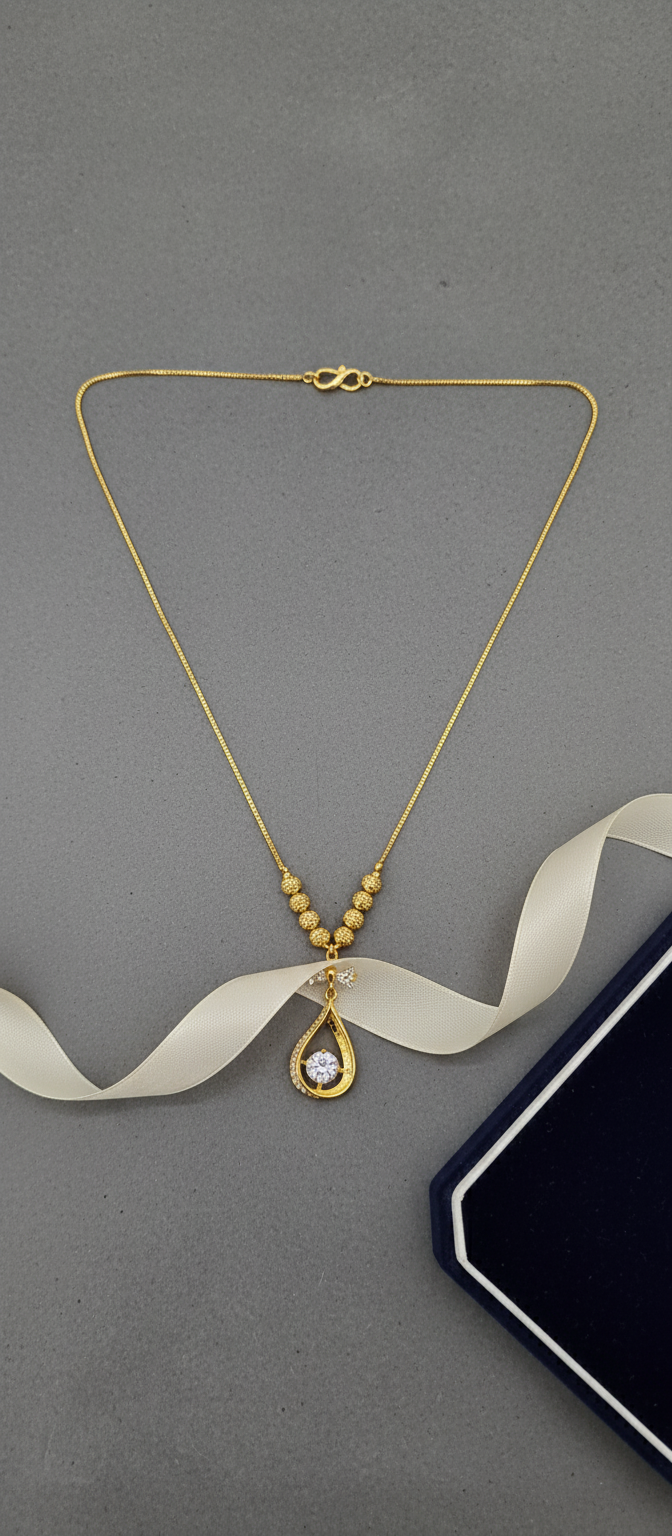 Elura Teardrop Pendant Necklace for Women