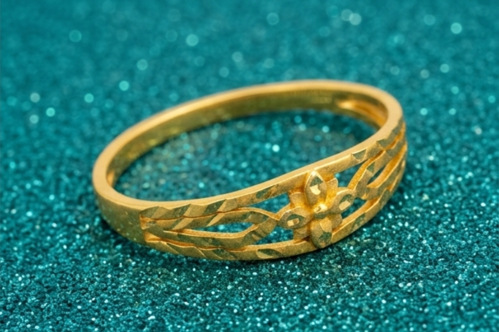 Elura Floral Cutwork Textured Gold Ring