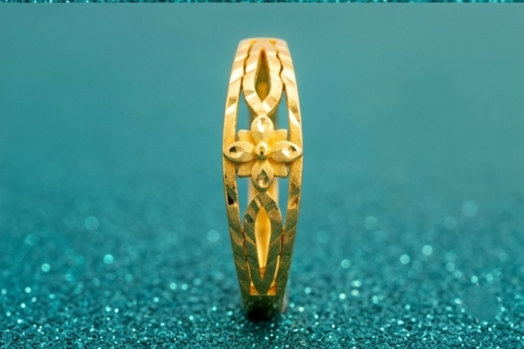 Elura Floral Cutwork Textured Gold Ring