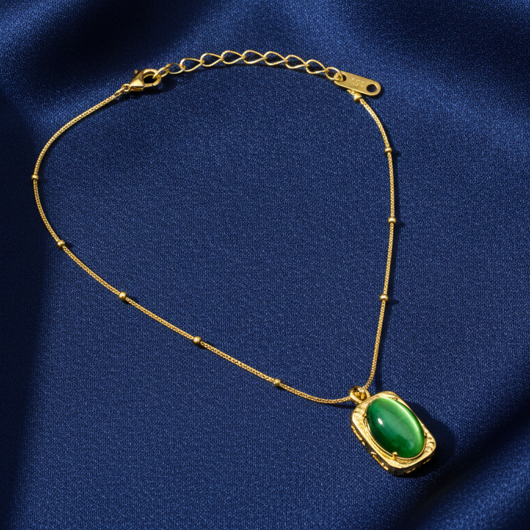 Luxe Green Stone Gold Pendant Necklace for Women