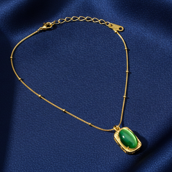 Luxe Green Stone Gold Pendant Necklace for Women