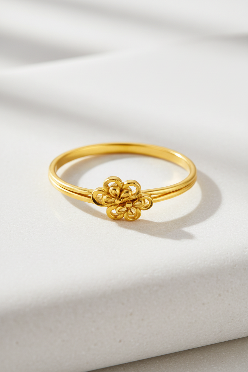 Elura Delicate Floral Charm Gold Ring