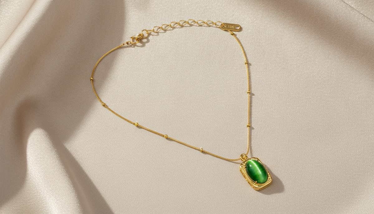 Luxe Green Stone Gold Pendant Necklace for Women
