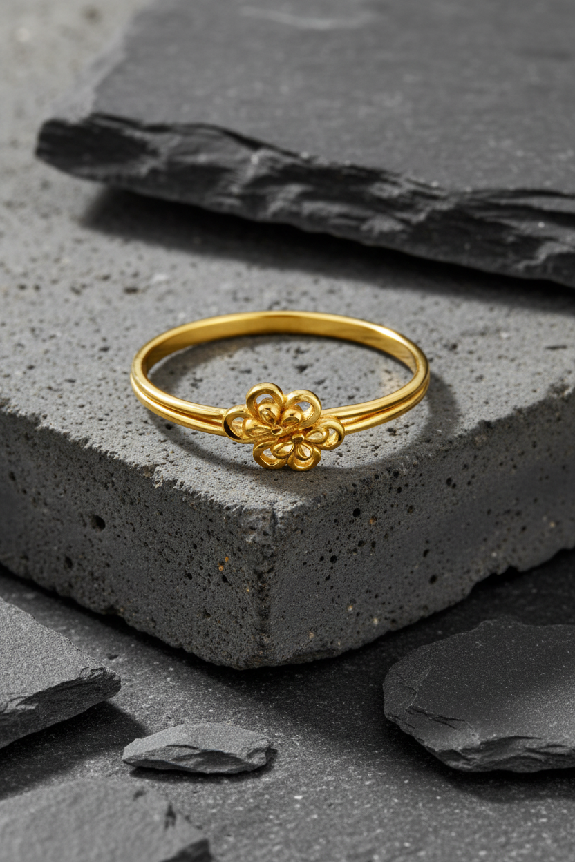 Elura Delicate Floral Charm Gold Ring